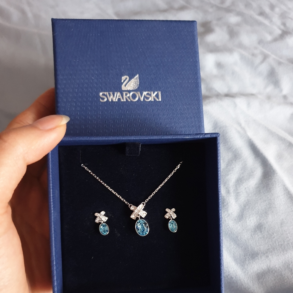 Swarovski Set (Earrings and Necklace)